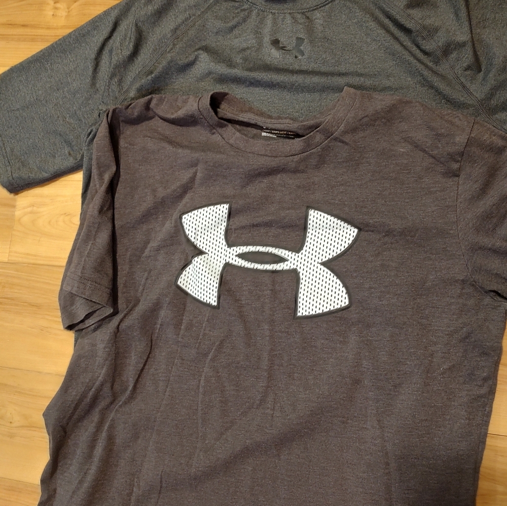 Under Armour men T-shirts, size XL and S